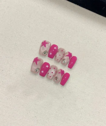 Alternative view of Nova Press-on Nails
