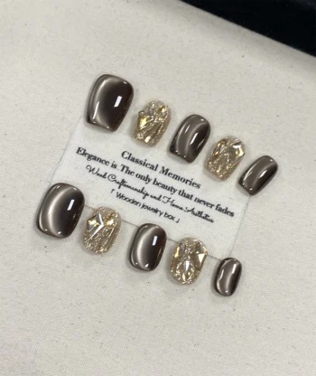 Alternative view of Snickers Press-on Nails